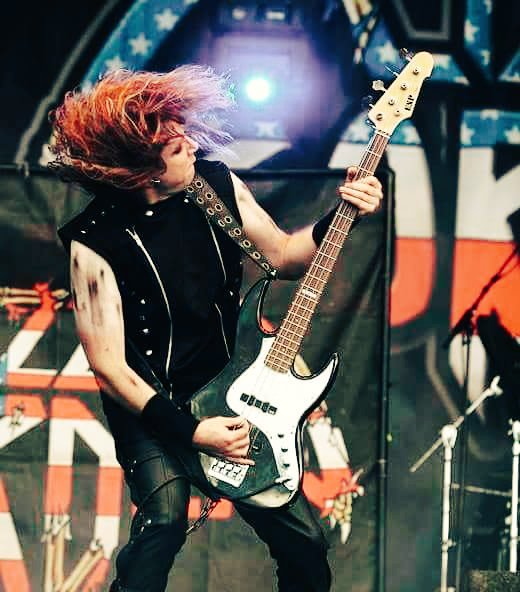 anderssonmarten's tweet photo. Rockin out festival style Europe! #espbass #esp #martenanderssonbass #daddariostrings #EBS #emg #babitz #hipshot #intunepicks #lizzyborden https://t.co/yYhoWgNHAW
