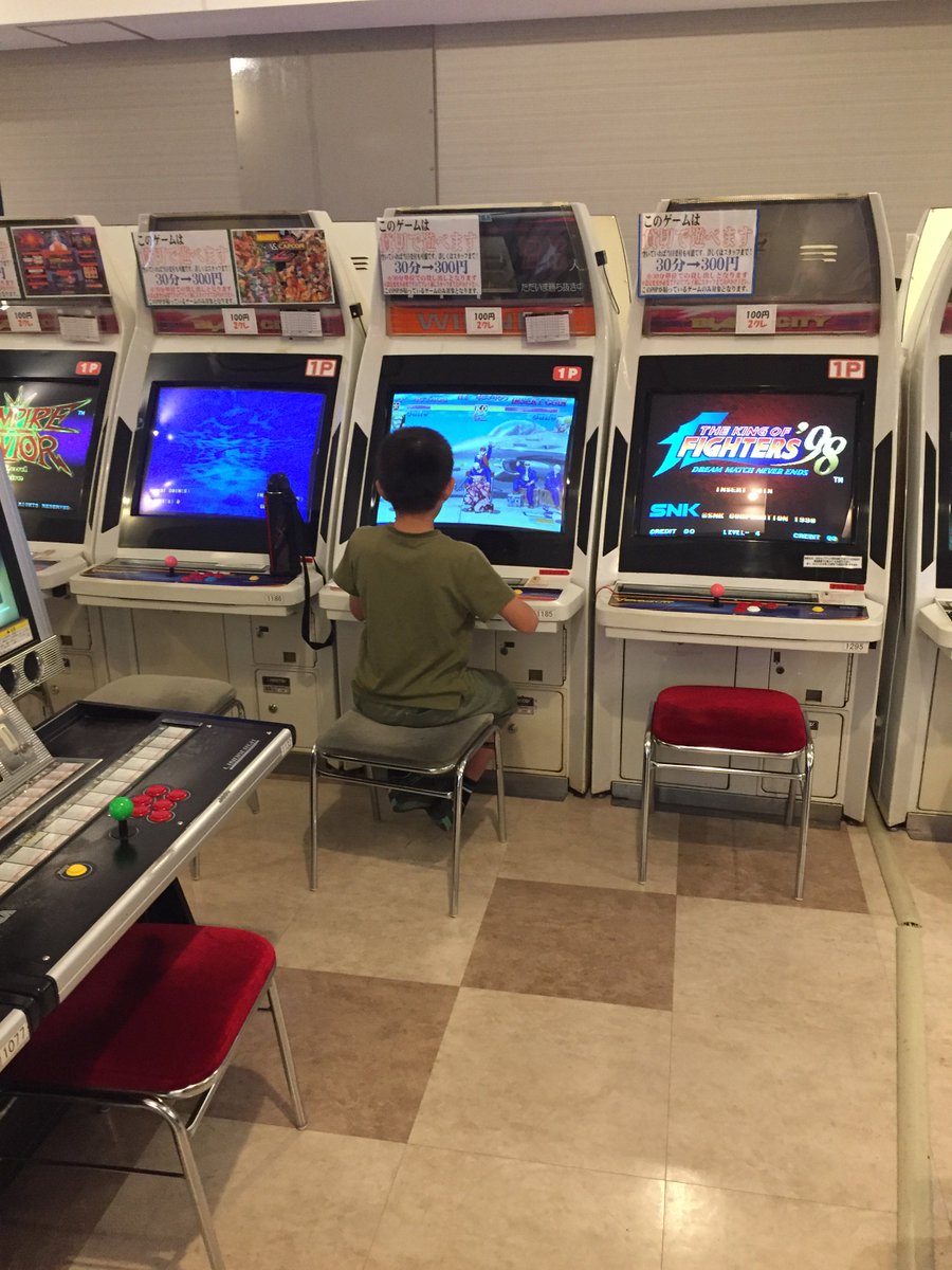yu_magical's tweet photo. 【マジカル】今ハパ2している小さな男の子がいるのですが、レベル8のＣＯＭ相手に普通に勝っててびっくり！！お家でスト2にはまってゲーセンに遊びにきたようですん♪お母様からの情報では今後、週末に遊びに来るそうなのでハパ2勢のみなさま見掛けたら仲間に入れてあ��て下さいな【えく☆店長】 https://t.co/FJVBtHVJyf