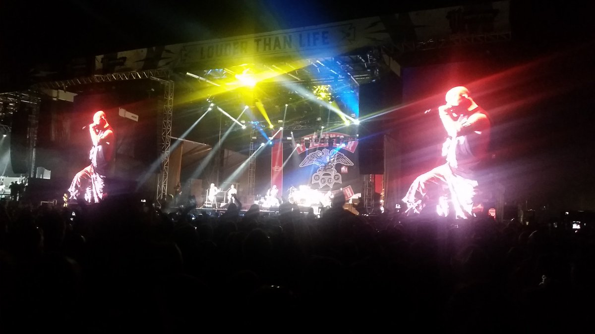 MikeyJ330's tweet photo. Great to see @FFDP tonight! Also happy to see Ivan Moody is back to rocking! \m/ #LouderThanLife2017 #Fall4All https://t.co/dxK4mA6Alp
