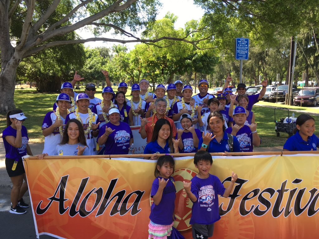 GovHawaii's tweet photo. Proud of our little league champs from Pearl City, Hawai`i thunder! Honored to be a part of the #AlohaFestivals2017 celebrations 🤙🏼 https://t.co/1viNN2rUBc