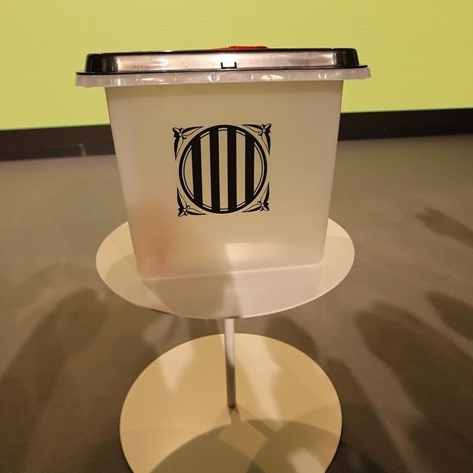 hoqueiolot's tweet image. Bon dia Catalans i Catalanes!
Desitgem que tothom es pugui expressar en llibertat i sense incidents. #referèndum #1dO