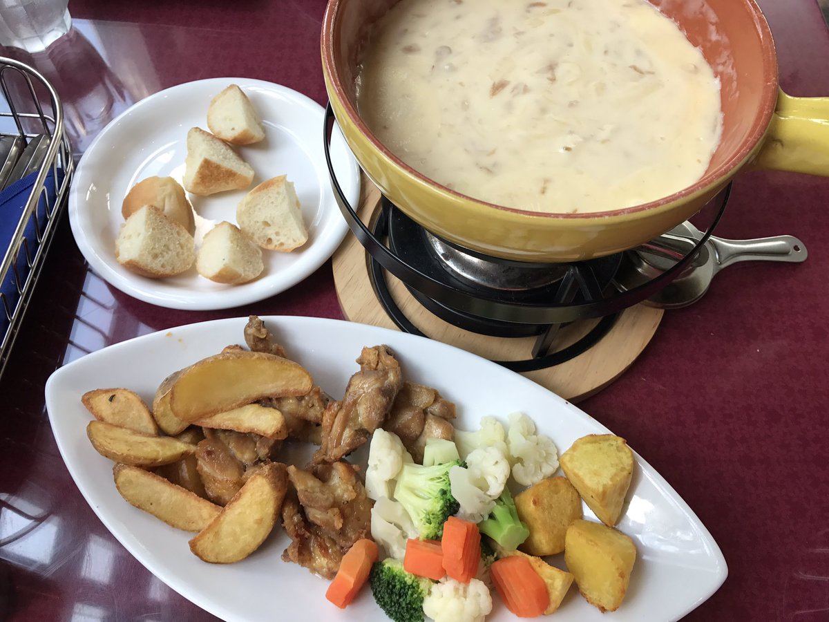 お手てつないで 越谷レイクタウンのピアサピド チーズフォンデュが2人前で焼きたてパン食べ放題も付いて2千円 美味しいし楽しいし 安いし超オススメ 焼きたてクロワッサンをチーズフォンデュすると罪悪感を感じる旨さ 程よくのつもりが たんまりたべて