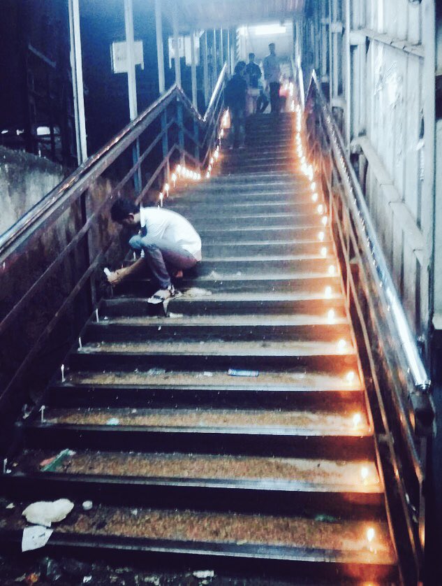 im_viku's tweet photo. #dassera #MumbaiStampede catastrophic incident, why cant Indian Railways have bridge weighing sensors on old bridges ? 😡 #RIP 🙌🏻 https://t.co/3igBVRM80d