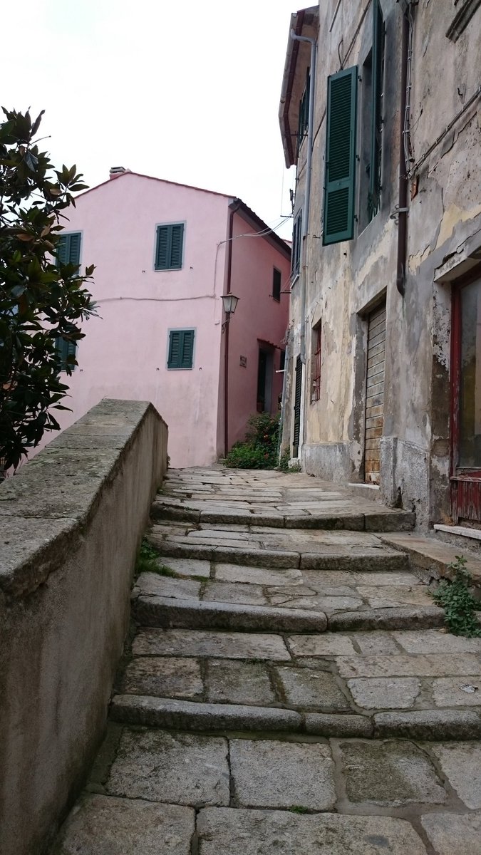 bambiniCLV's tweet photo. Alla scoperta dell'anticoborgo di Marciana #elbaactive17 https://t.co/VtLZdH3kFR