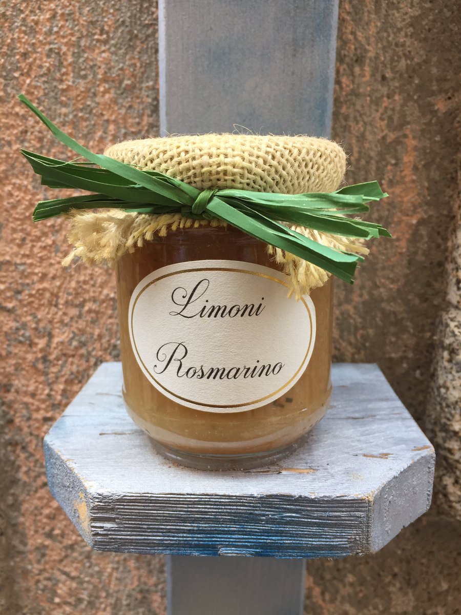 FamilyWelcomeRM's tweet photo. Che buone le marmellate naturali de Il Capepe, laboratorio artigianale che usa frutta ed erbe aromatiche locali @VisitElbaIT #elbaactive17 https://t.co/529RhvjjPj