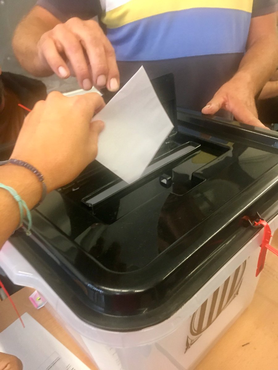XilenaEnElLimbo's tweet photo. HE VOTAT!!! #FemHistòria ✊🏻✊🏻✊🏻 https://t.co/KTBFPYrXTF
