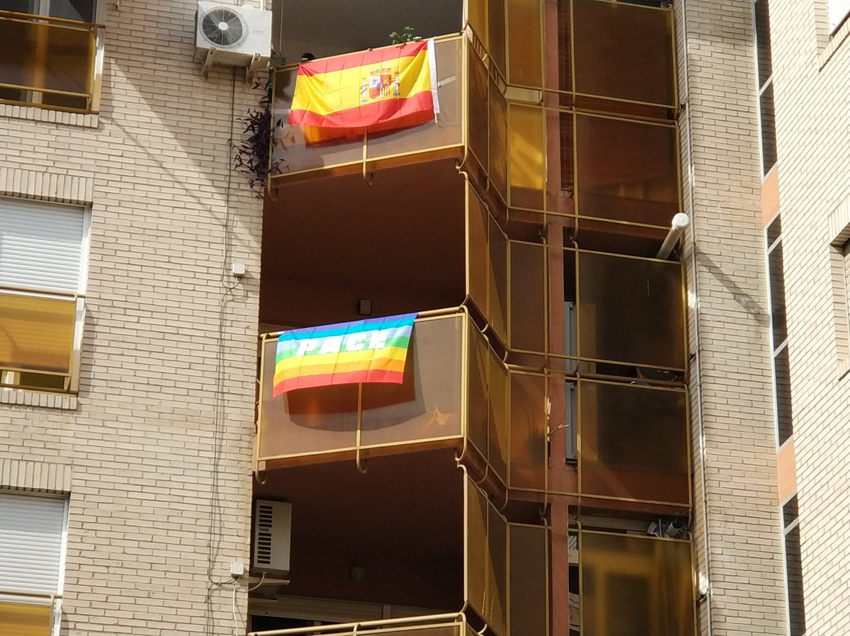 Tan triste es este día como tener que volver a sacar esta bandera #trozosdetela #paz #pace #noalaguerra