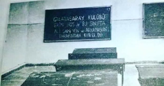 1sonandamuslera's tweet photo. TARİHTE BUGÜN | Bir edebiyat dersinde konuşulanlar seneler sonra milyonların yaşama sevinci oldu...
#Galatasaray112Yaşında #1Ekim1905 https://t.co/XRuMiLc7g3