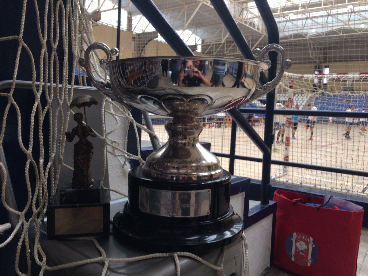 CDAgustinos's tweet photo. 🔵⚪️🔴#CopadelReyBM
Exposición de imágenes y trofeos de la historia de esta competición en #Alicante #Calpisa #Tecnisan #HeladosAlacant https://t.co/K5oppvQzC0