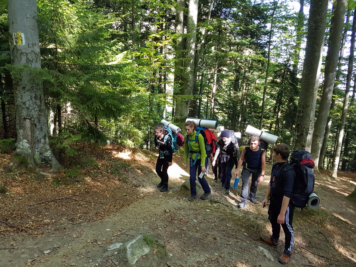 BSB_Trips's tweet photo. @britishschoolro Year 11 students  making good progress on their @DofE silver practise hike. https://t.co/wmUfIVydNA