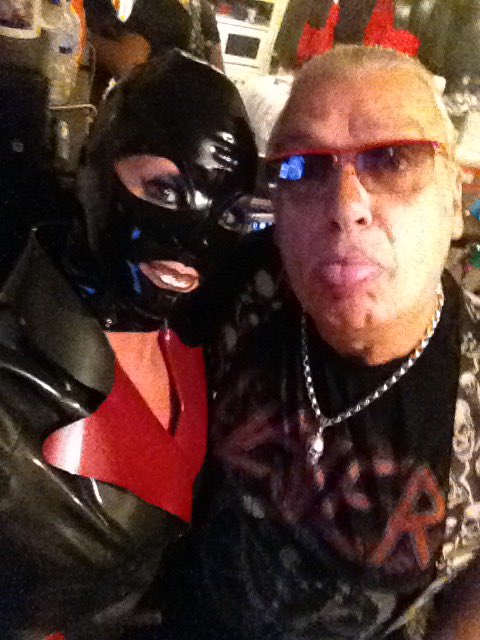 Kinkyrubberdol2's tweet photo. Myself #MistressGeni #MasterKeith #loulou #hector https://t.co/cQ8TWkaPPV
