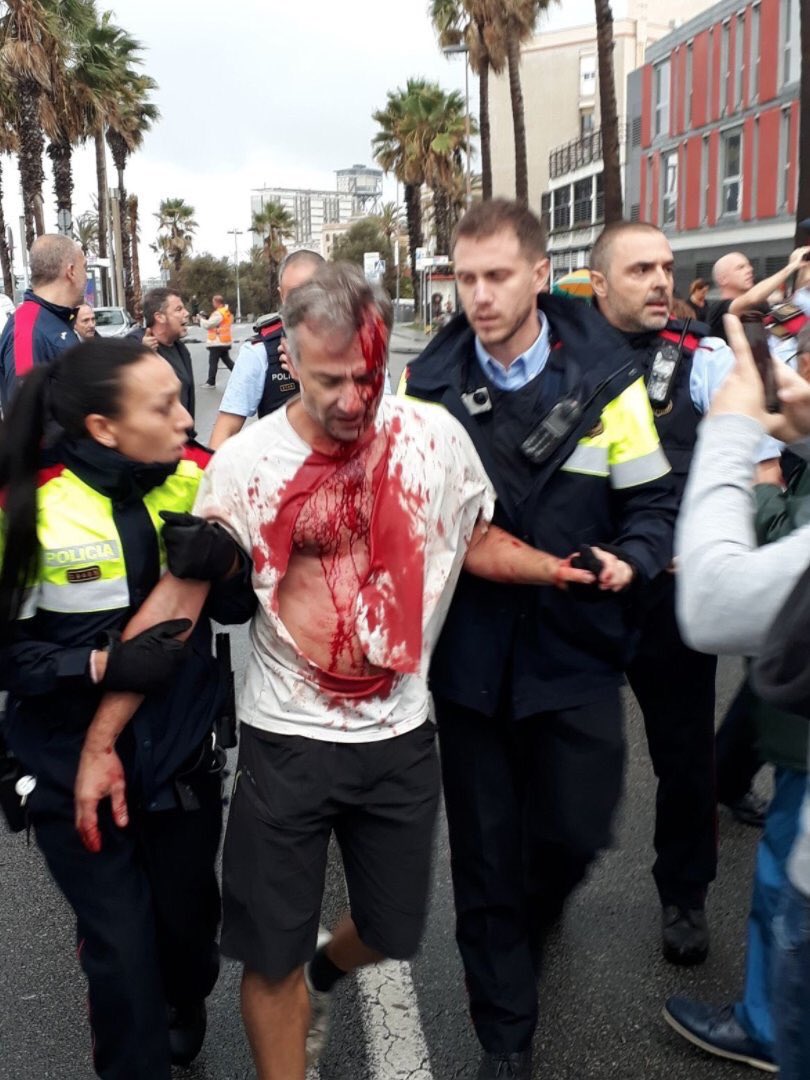 minijeffrey's tweet photo. Spanje 1 oktober 2017. Trieste dag voor de democratie.
#CatalanReferendum https://t.co/KxeIoqiPDy