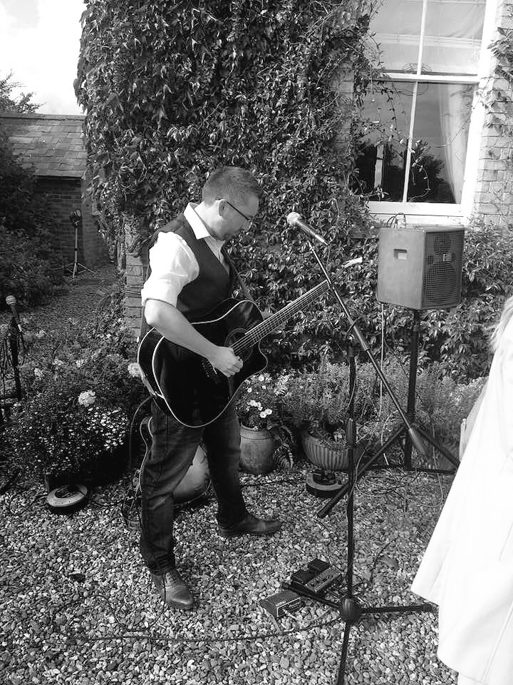 mr_michael_king's tweet photo. Such a beautiful setting playing live music at @LodgeFarmBandB for the #wedding of Jacqueline &amp; Terry yesterday #hertfordshire #LodgeFarm 🎸🍾 https://t.co/1Mmjm0AbCf
