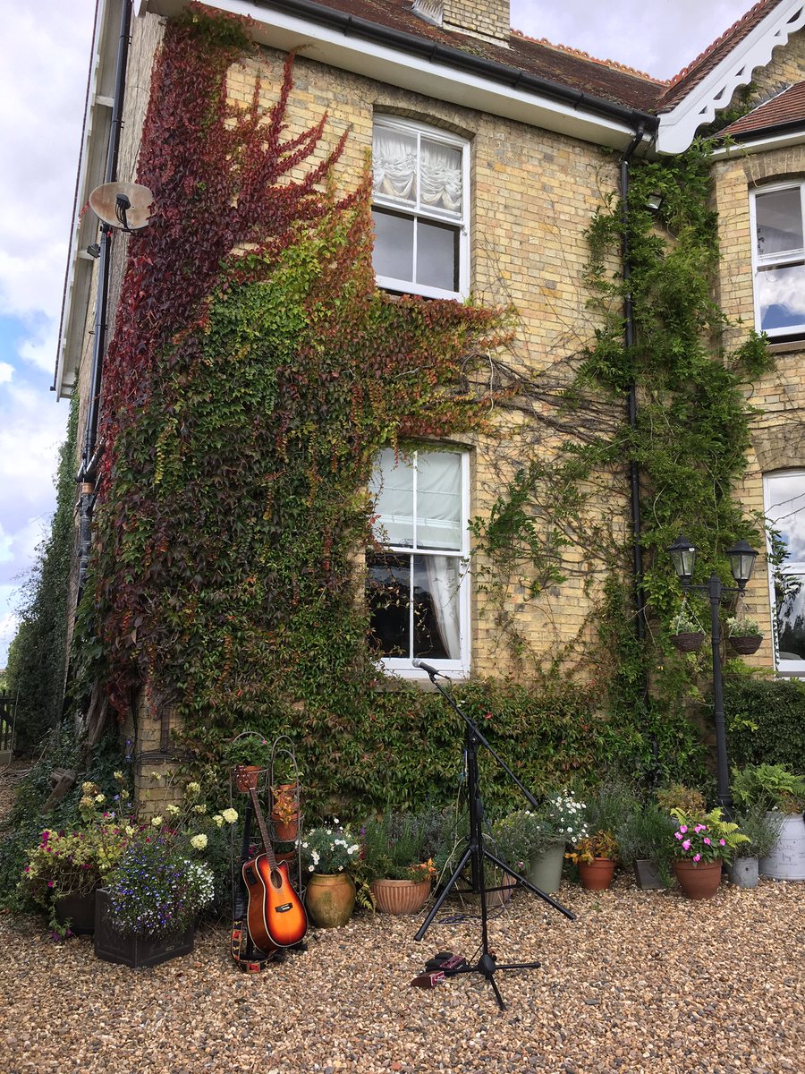 mr_michael_king's tweet photo. Such a beautiful setting playing live music at @LodgeFarmBandB for the #wedding of Jacqueline &amp; Terry yesterday #hertfordshire #LodgeFarm 🎸🍾 https://t.co/1Mmjm0AbCf