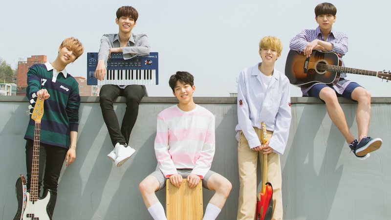 soompi's tweet photo. #DAY6 Achieves Impressive Results On Music Charts Worldwide With "When You Love Someone"
https://t.co/cFG3oQpzdL https://t.co/6ses8Ab4JP