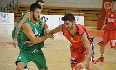 huelva24's tweet photo. Manu Vázquez, MVP del partido en su debut en la LEB Plata con el Agustinos de #León https://t.co/rUmKqMvuen #Huelva @ManuVazquezG @fabhuelva https://t.co/EKsv9sYGI8