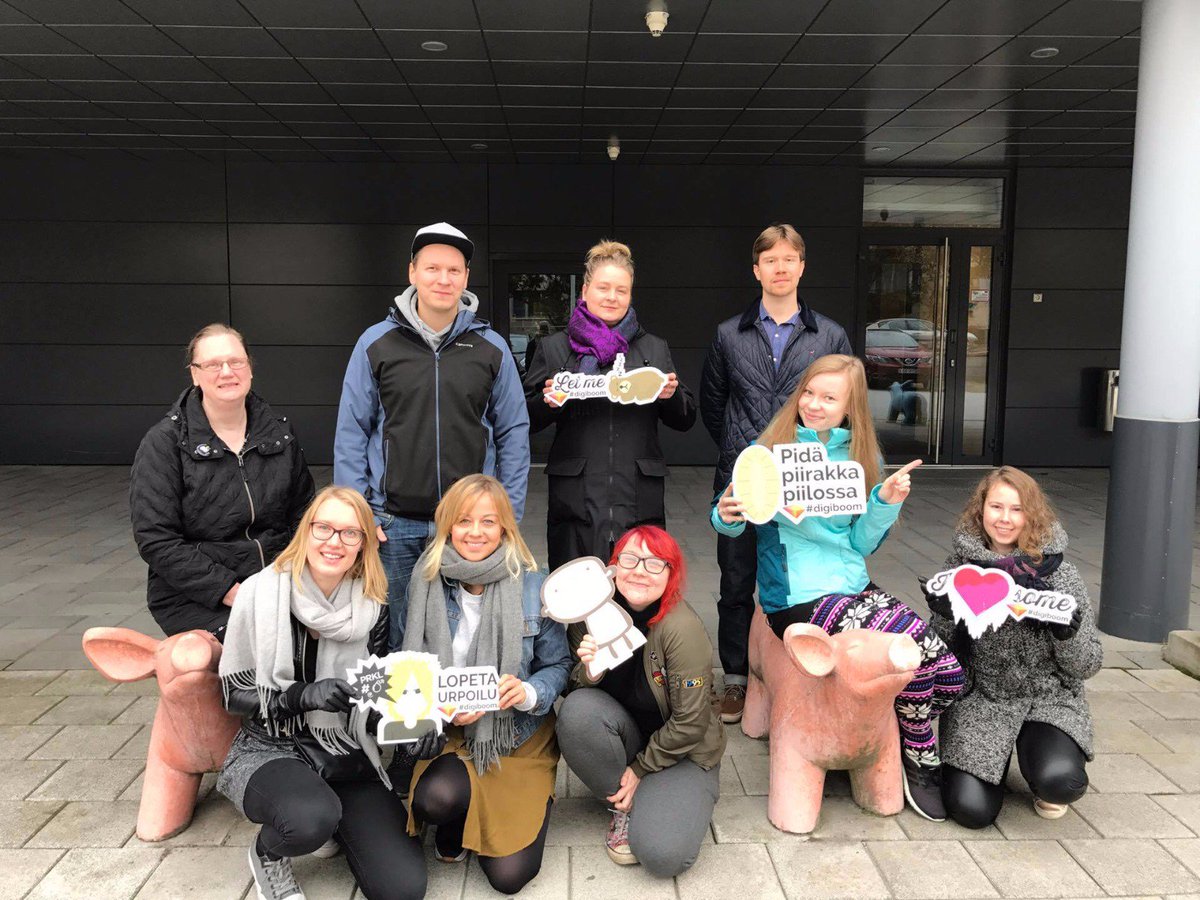 aarolairis's tweet photo. Eilen kouluttauduttiin kohtaamaan nuoria netissä 💻 Kiitos mielenkiintoisesta viikonlopusta @pelastakaalapse 😊 #digiboom #verkkovapaaehtoiset https://t.co/ynfY3o0glA