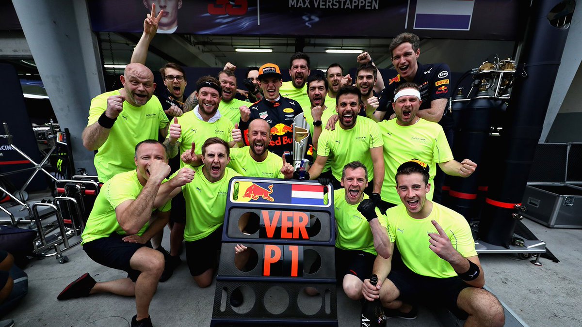 redbullracing's tweet photo. Max's men! 💪🏆 #MalaysiaGP 🇲🇾 #F1 https://t.co/csFSceECZf