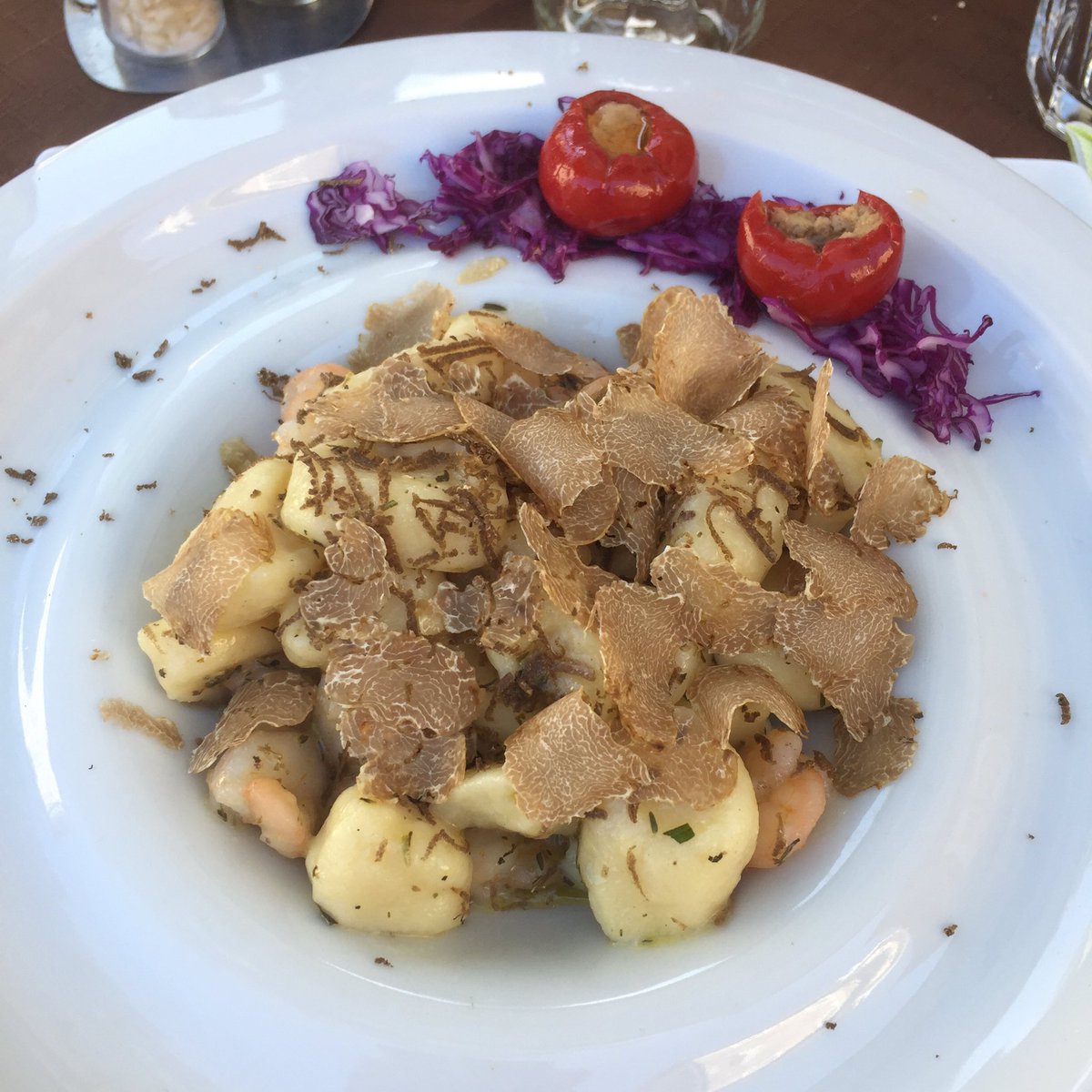 The Raeve Review tweet media