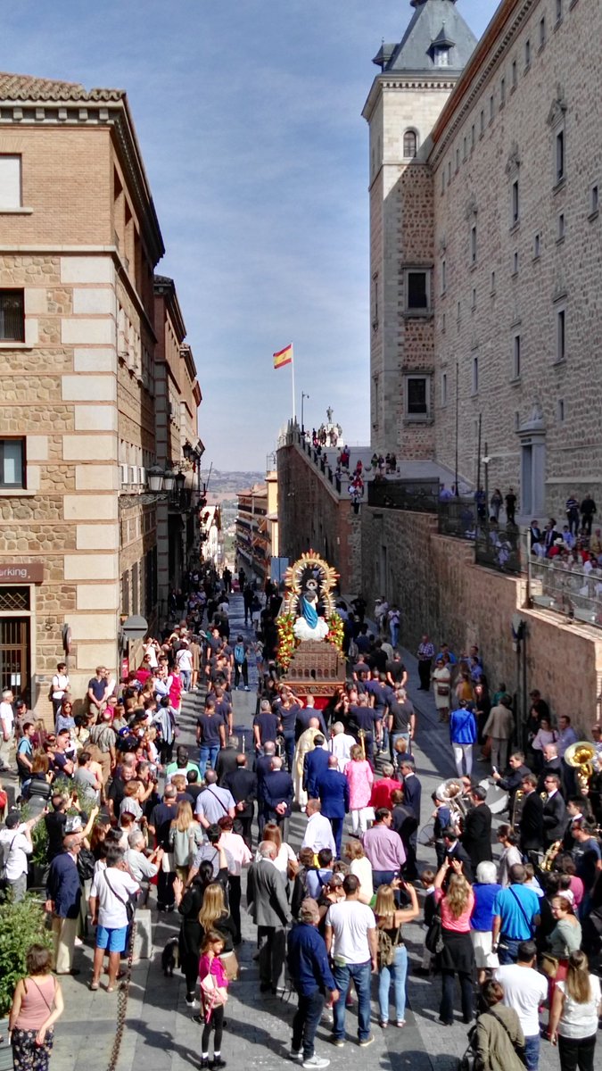 HOTELALFONSOVI's tweet photo. Estamos tan bien situados que podemos seguir las procesiones sin salir de la habitación 😉 https://t.co/ylcenczeRL