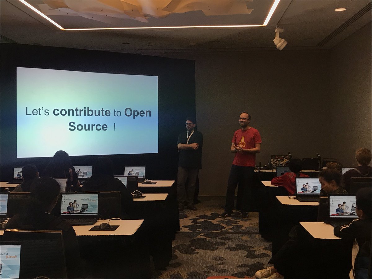 antoine_sd's tweet photo. Assisting the great @sebi2706 teaching kids about OSS and contribution at #JavaOne4Kids. A great moment https://t.co/wtwPKHBi1p