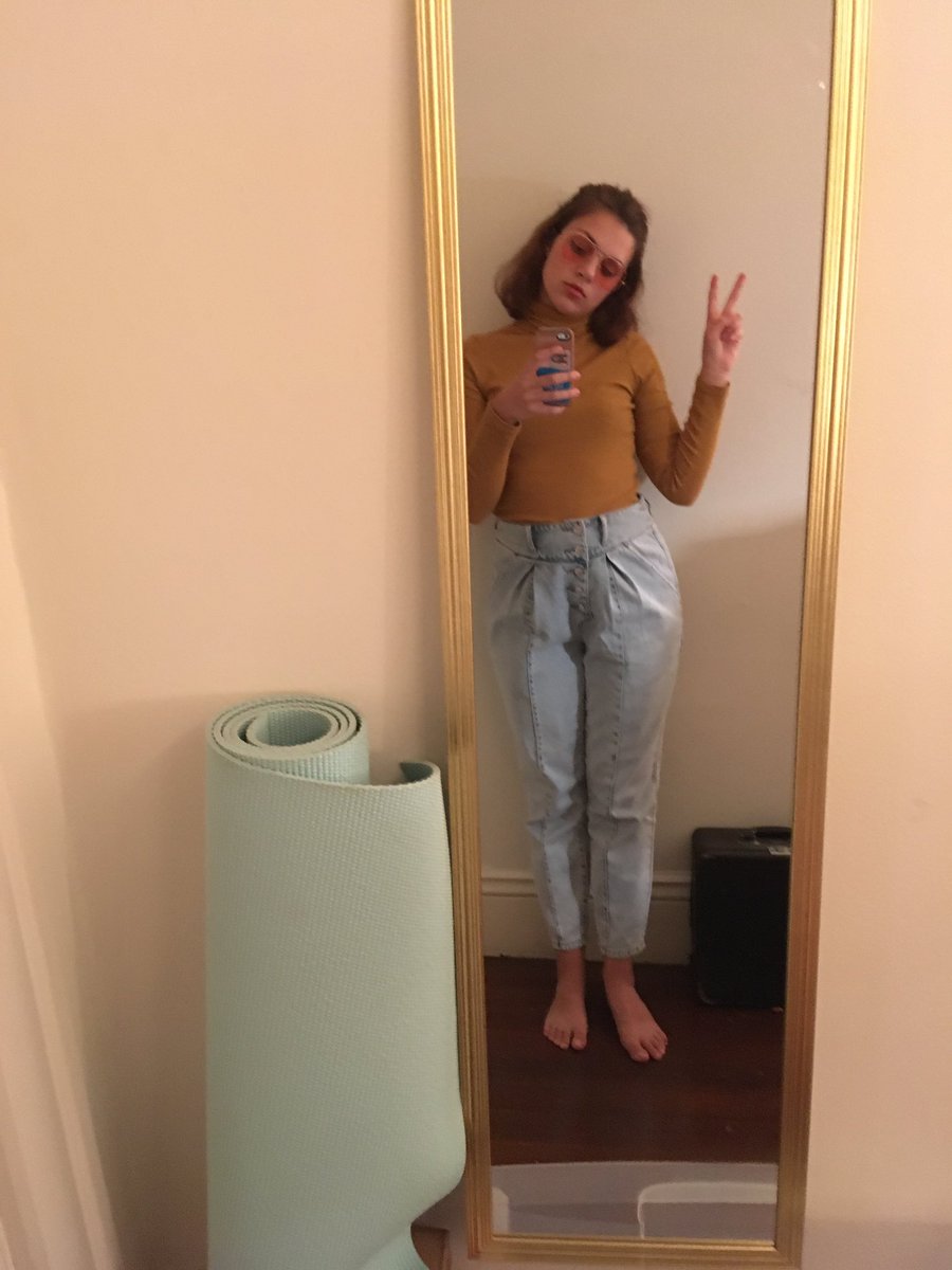 amycatherine_w's tweet photo. Full offense... my style this year has upgraded x1000000 ...I mean just... look????  #70squeen https://t.co/i1gh6BDW9h