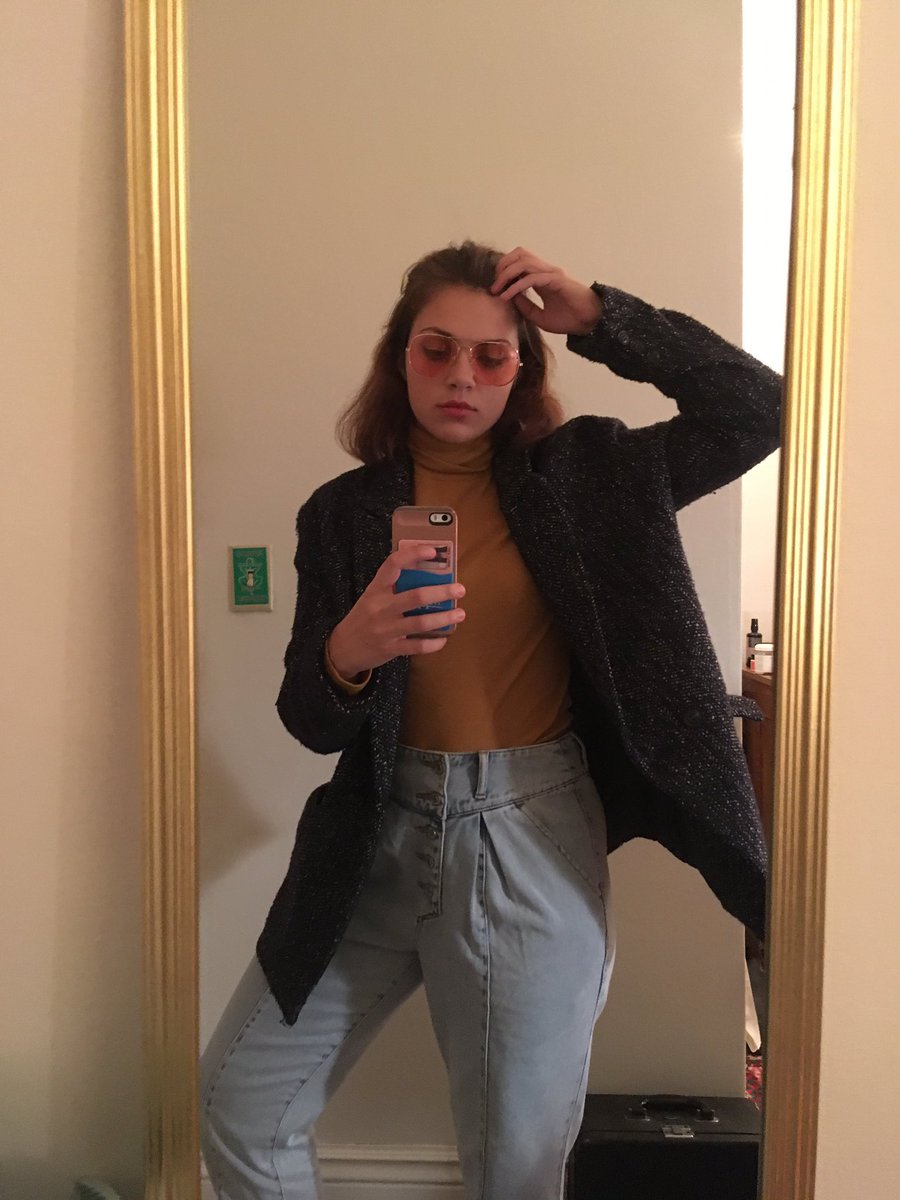 amycatherine_w's tweet photo. Full offense... my style this year has upgraded x1000000 ...I mean just... look????  #70squeen https://t.co/i1gh6BDW9h