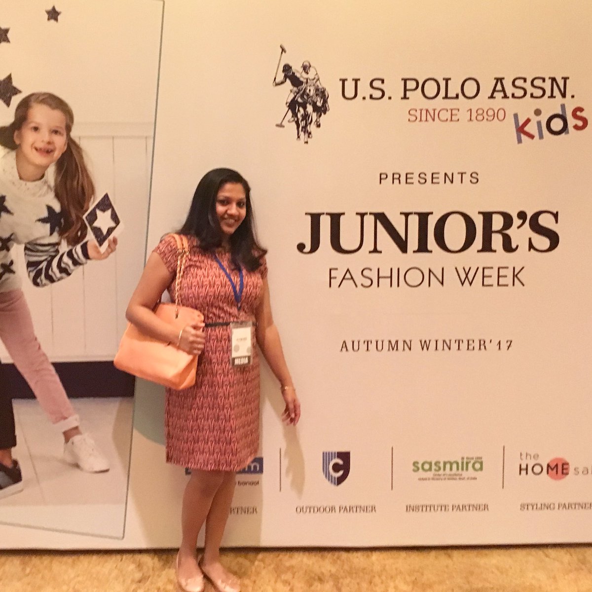 beingmammabear's tweet photo. @jrfashionweek is NOW! @mombloggersutd rep with  @raising_karma @Nayantweett  @babyandbeyondin 
#JuniorsFashionWeek #JFWMumbai #JFW #AW2017 https://t.co/pfhUjEzXhB
