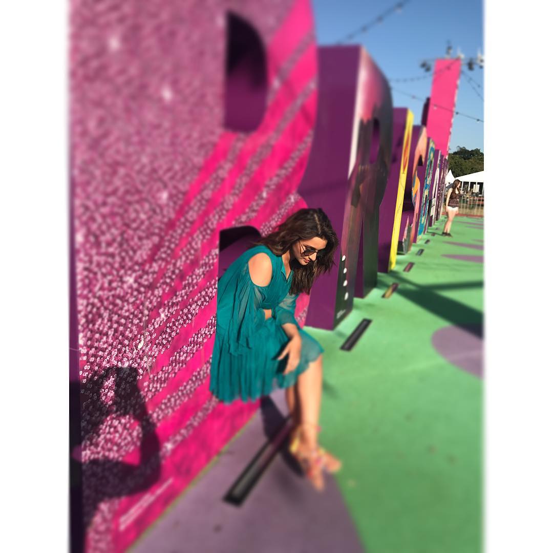 ParineetiChopra's tweet image. “I never look down, except to admire my shoes” 👠❤️