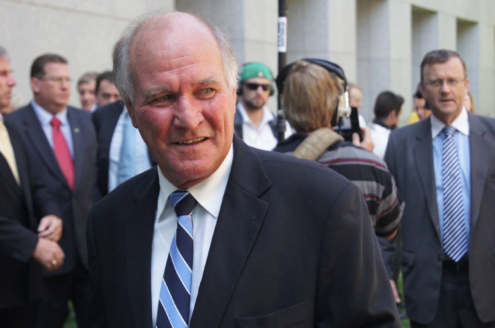 farmingforever's tweet photo. Making news: Tony Windsor signs @farmingforever open letter alleging rural politicians are “attacking” renewables https://t.co/YvukK8g1SC https://t.co/ED7f9SEsAh