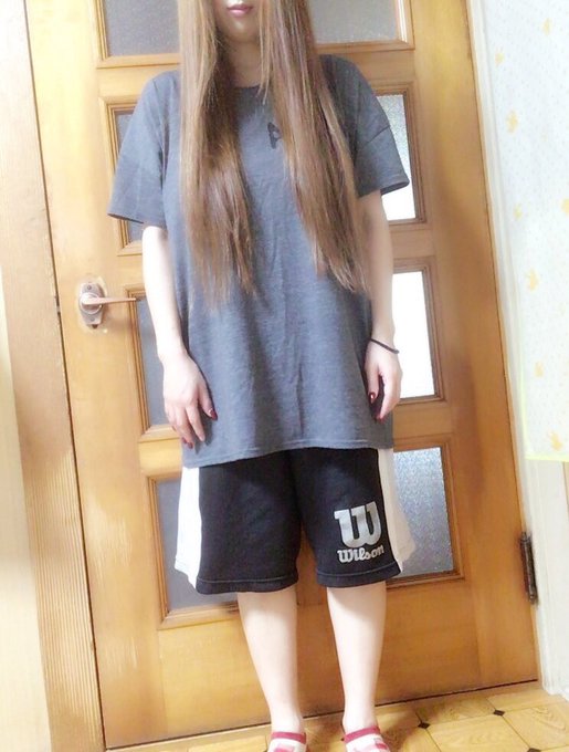 ねぇ笑笑お母さんに何か楽な服貸してっていったらこんな事になったんだけどwなにこれ笑中学生かよって笑 ダサすぎてみんなで大笑い🤣🤣🤣🤣🤣🤣 https://t.co/p1bIqikXi4<a href="/tag/%E5%8C%A0%E3%81%AE%E6%8A%80"class="tags"><span>#匠の技</span></a>