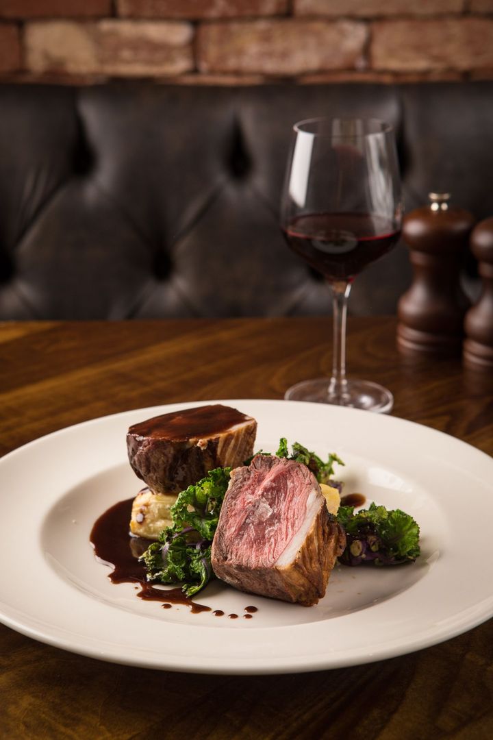 Juicy red meat with veg. All organic. Yes please @fooddrinkdir #Londonrestaurant #NW3 bit.ly/BookJT