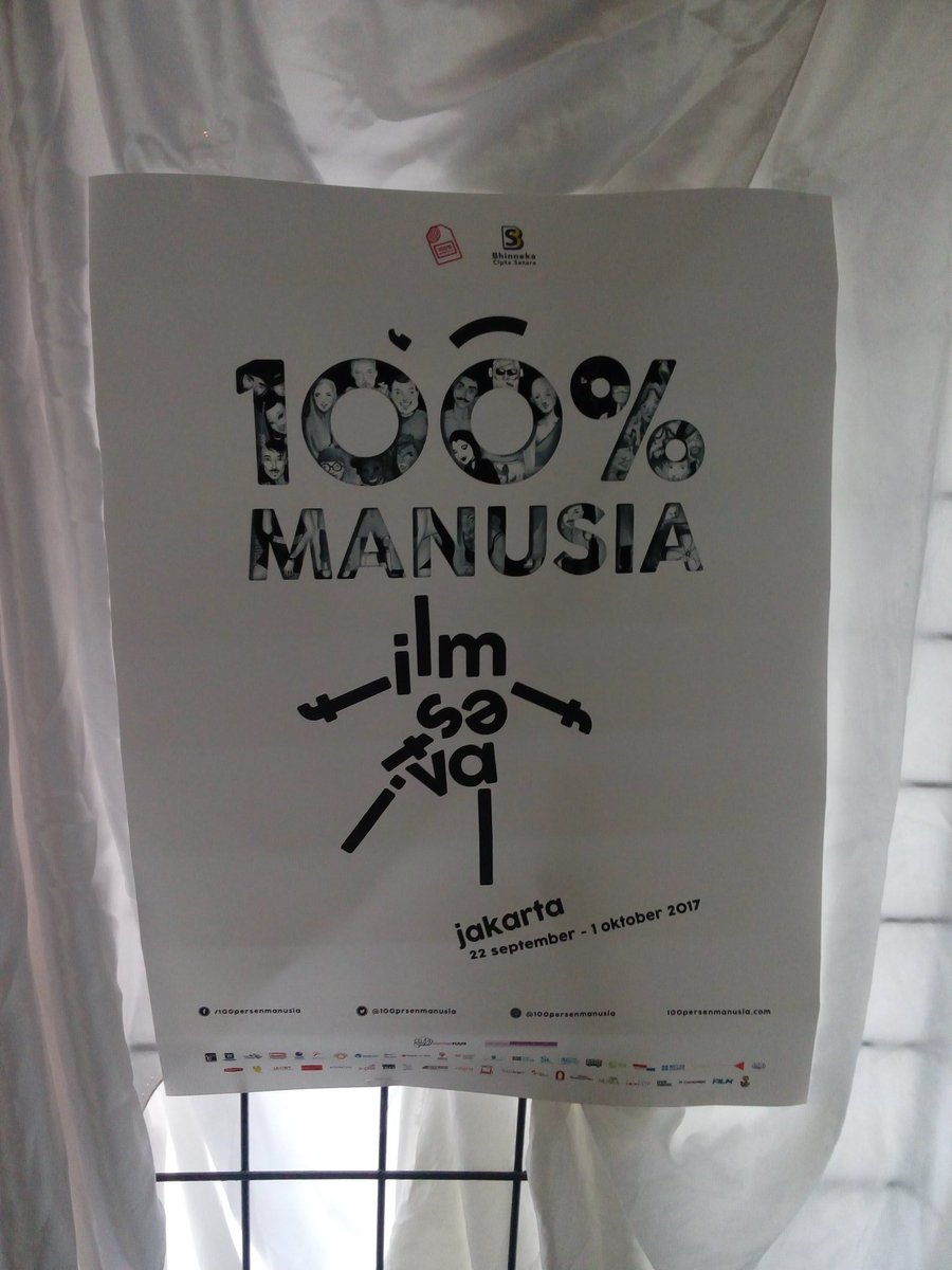 bukugpu's tweet photo. Diskusi buku "Himne Bunga-bunga di Ladang & Cerita Lainnya" @clara_ng, baru dimulai 😊 Yuk, gabung di @IFI_Indonesia Thamrin #Fest100%Manusia https://t.co/mvV0XdW1eT