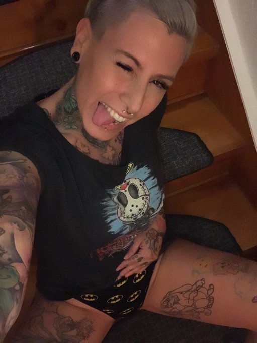 Hello Babys 😘#porn #camgirl #blondie #shorthair #tattoos #tattoogirl https://t.co/qtrh66Ebd6