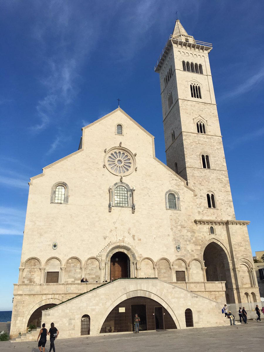 AgBattello's tweet photo. #trani #puglia https://t.co/A6BMAwigNL