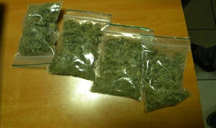 Марихуана в пакетике Марихуана в пакетике рисунки против спида наркотиков курения