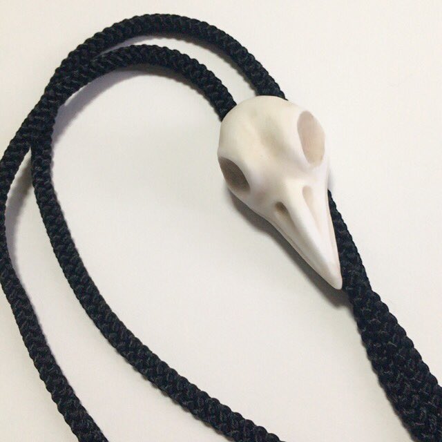朧月館 A Twitter そして昨日のお迎え品 口だけ番長さん Bancyochan の彼岸花棺桶リングと うさぎ印 Waka 8 さんのカラスのループタイ 彼岸花棺桶リングはツイッターでみて欲しすぎたのでお迎えできてとても嬉しい カラスのループタイも猛烈かわいくて