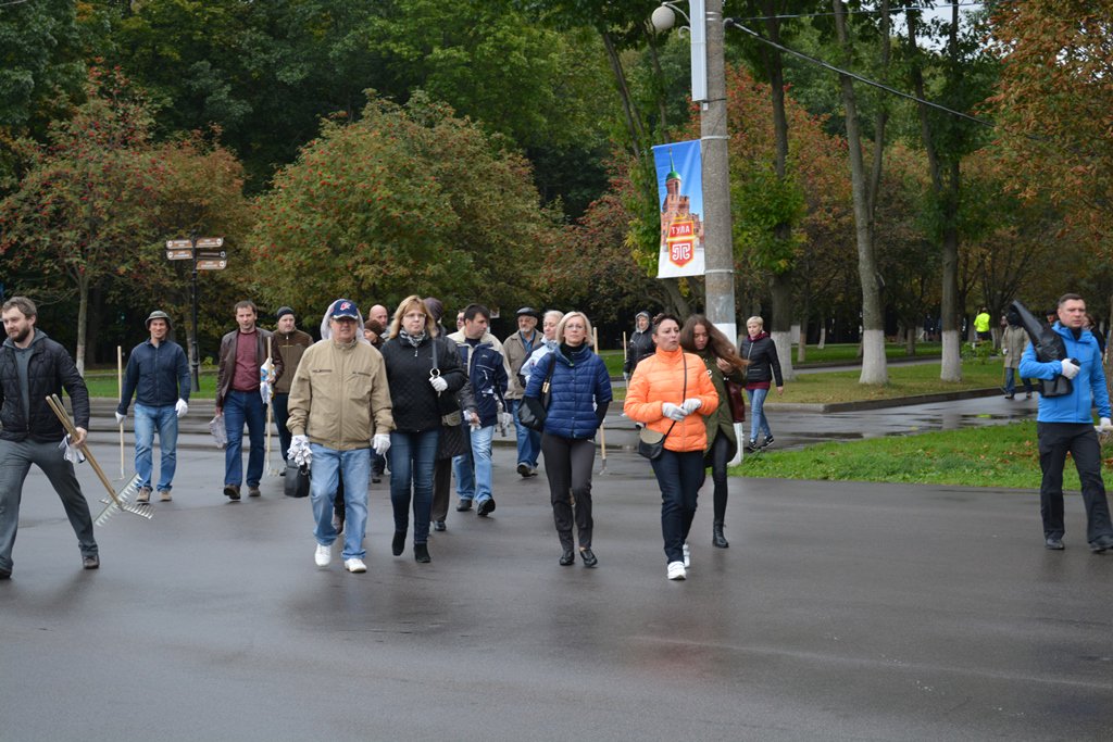 minmsu71's tweet photo. 30.09.2017 МинВнутрПолитИразМСУвТО в ЦПКиО им. Белоусова  в рамках Всеросс. экол.акции «Зеленая Россия»приняло приняло участие в субботнике. https://t.co/OyHH3ssbSy