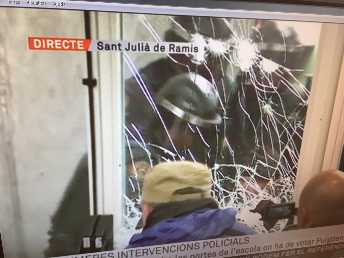 fatimallambrich's tweet photo. #GuardiaCivil i #CnP actuen sense que #mossos els hagi requerit i sense comunicar-ho a la comissió de seguretat (on hi ha #mossos ) @324cat https://t.co/FttOV1fLLi
