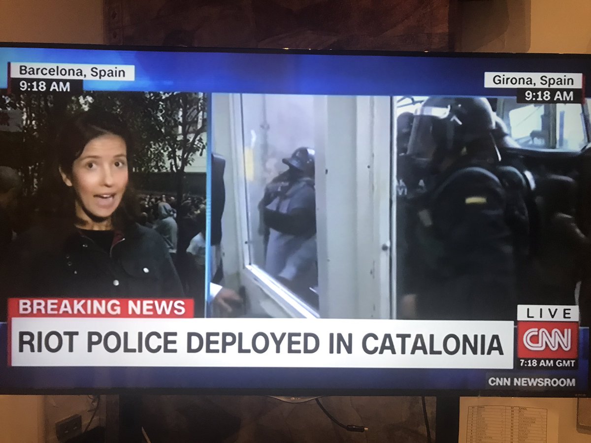 jordisanchezp1's tweet photo. El món ho veu. Trenquen vidres, rebenten portes, busquen urnes i no les troben. La seva derrota moral i política. Ara nosaltres a votar https://t.co/8Wh4dEAw9P