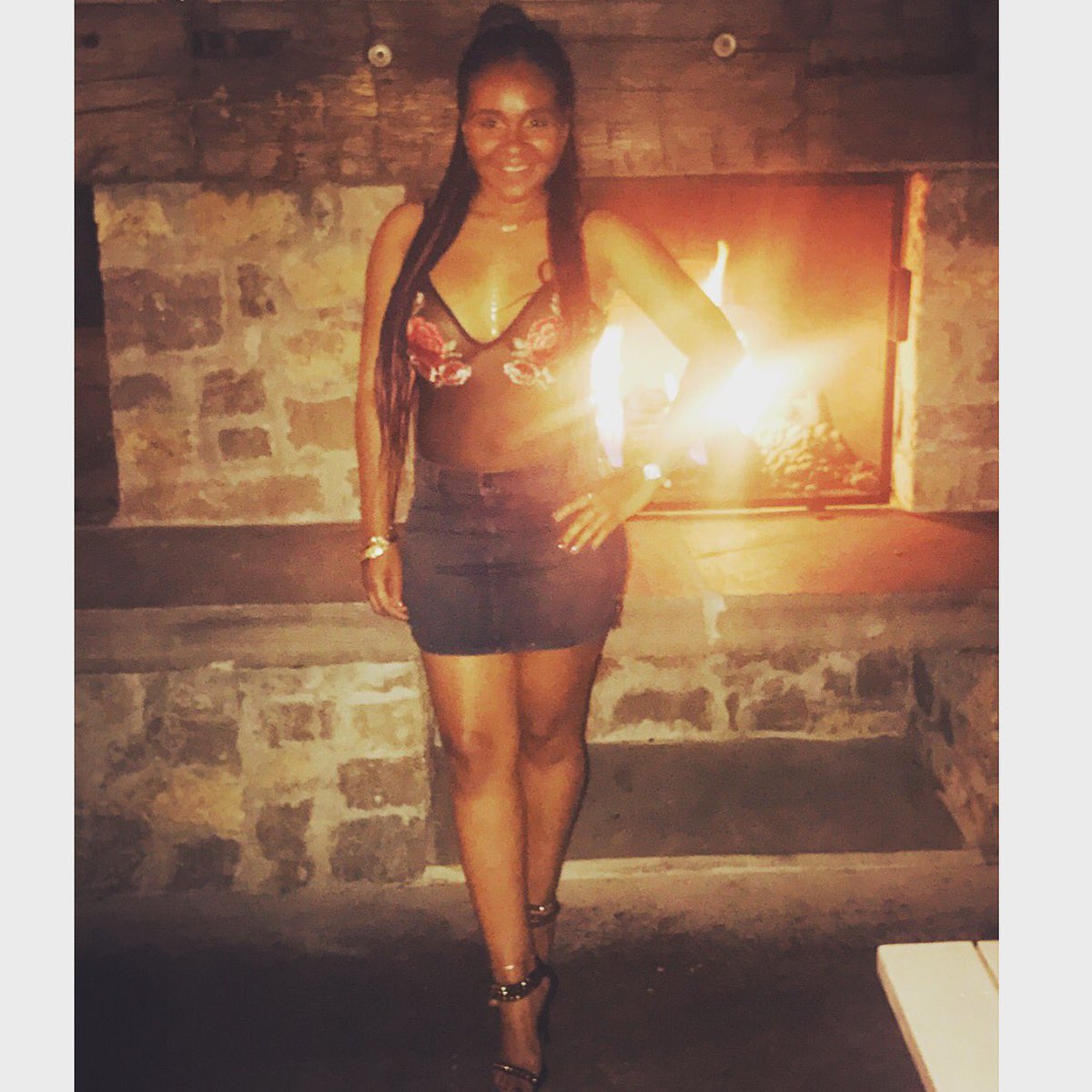 Quaniahs's tweet photo. #Aboutlastnight #Actress #Singer #Songwriter #writer #fashionista #musician #cook #flutess #rad #posh #moi #blackgirlmagic #blackgirlsrock https://t.co/9sQVOixl1l