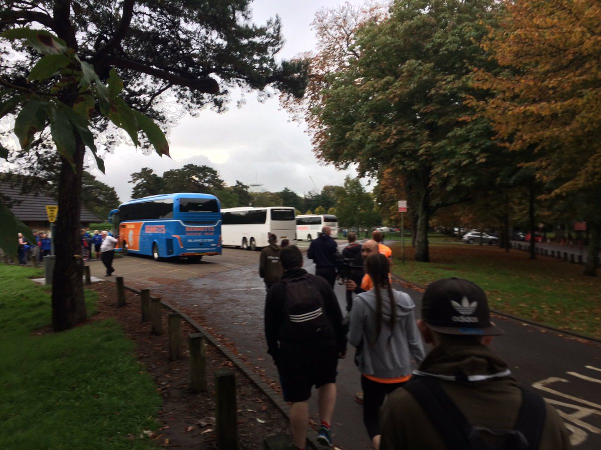 TeamThie's tweet photo. The walk to Cardiff Castle &amp; then @CardiffHalf start line! Let's do this👍 @AlfiesArmy2017 &amp; @Alfies_Angels #CardiffHalfMarathon #RunTheDiff https://t.co/DHOEi9v8sC