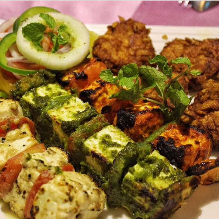 Peninsula_Grand's tweet photo. Assorted Paneer was never so tasty 😋 
Three types of skewed grilled paneer with crispy fried paneer was a very good way to start the meal. https://t.co/oC8IYH3Mp6