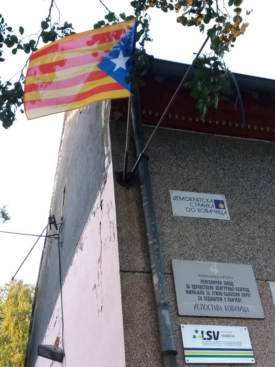 VOJVODINA_LSV's tweet photo. Zastave Katalonije u #NoviSad #NoviBečej #Kovačica @Esquerra_ERC @EUPARTYEFA https://t.co/ojHlgAuAfv