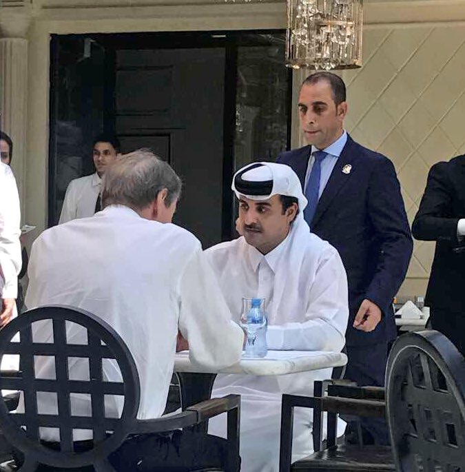 Qtel___'s tweet image. #تميم_المجد يتقهوى في كتارا  
حكمت فعدلت فامنت هذا حاكمنا العادل المتواضع ،،
اعجزت دول الحصار
 #قبيلتي_قطر_وشيخنا_تميم