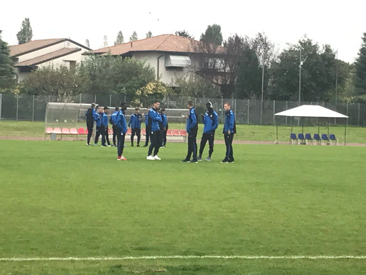 MCriscitiello's tweet photo. Atalanta appena arrivata. 📺 Alle 11.00, su Sportitalia, big match. @Atalanta_BC @Inter ⚽️ #supersfida 🆓▶️6️⃣0️⃣ Sky 2️⃣2️⃣5️⃣ Le grandi emozioni del campionato Primavera solo su @tvdellosport 🔝🔵⚫️ https://t.co/0RtANIToHq