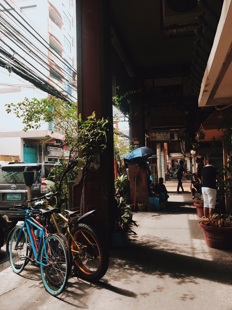 enjoyGLOBE's tweet photo. Roaming around Binondo, Manila's Chinatown. Everything's just picturesque! #NowPlayingEverywhere #GRIDWasHere https://t.co/6r8ygZb4X7