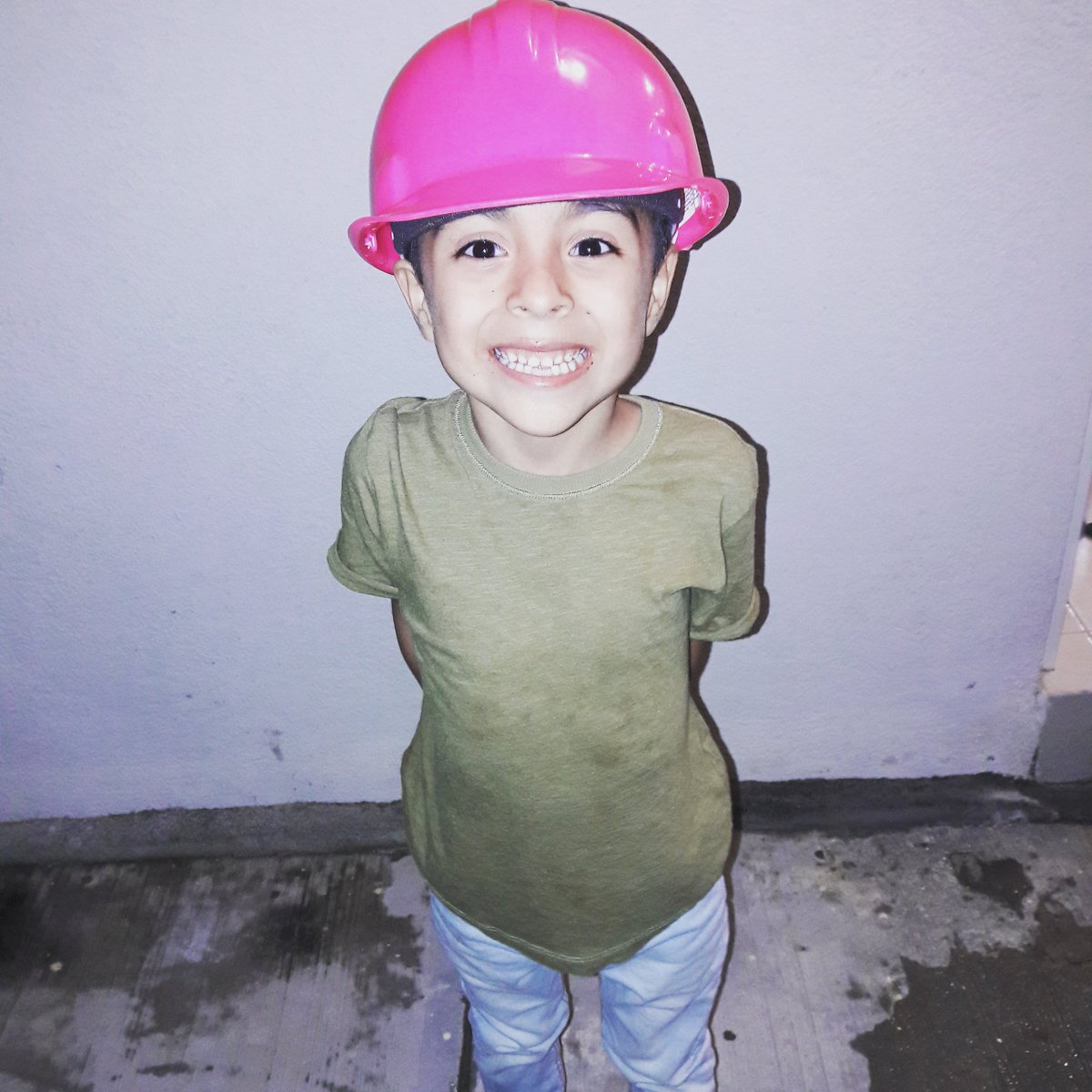 YariGaar's tweet photo. Utilizando mi casco mi campeón y me dice mi niño... yo Tambien quiero ser ingeniero mom... y yoooo😱 😎😍... #LoAmoo ❤❤❤ https://t.co/lSZtRUIVNs