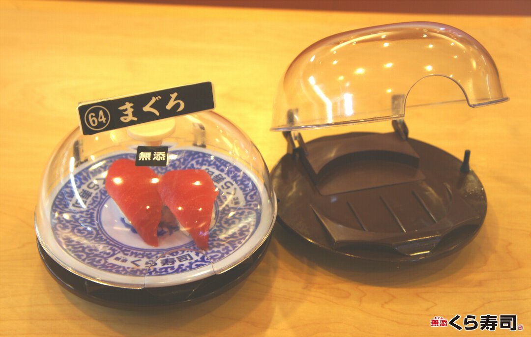 無添くら寿司 公式 くら寿司のお寿司には 鮮度くん ほこりやウイルスからお寿司を守り 鮮度を保つんだ 特設ページからは 鮮度くんの誕生秘話も読めるよ T Co 7nwiuibac7 T Co Snqrnyru4u Twitter