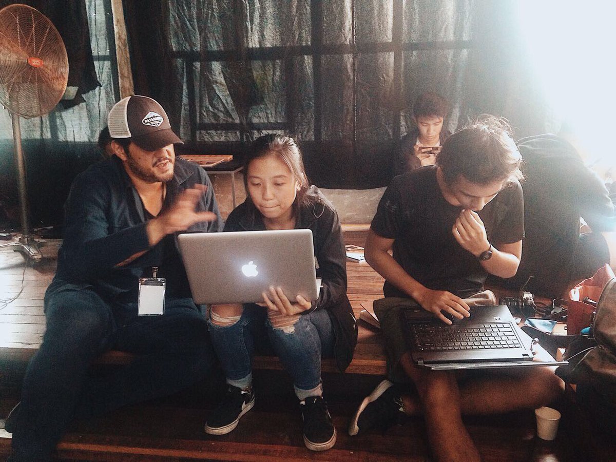 enjoyGLOBE's tweet photo. We're back indoors for some editing sesh. We can't wait to see these guys' photos. #NowPlayingEverywhere #GRIDWasHere https://t.co/mtRr60jTMh